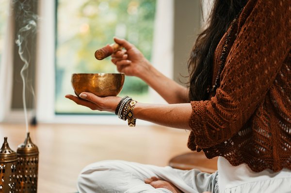 What Are the Psychological Effects of Daily Meditation for UK Freelancers?